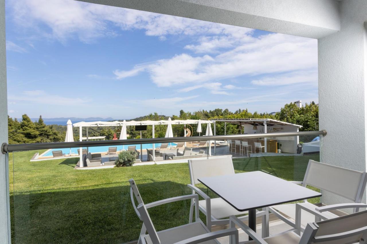 Blue Avenue Aparthotel Paliouri Bagian luar foto