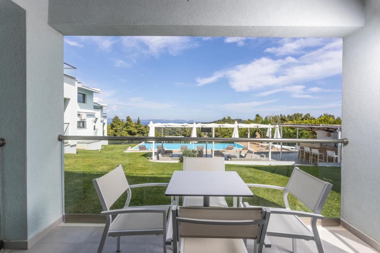 Blue Avenue Aparthotel Paliouri Bagian luar foto