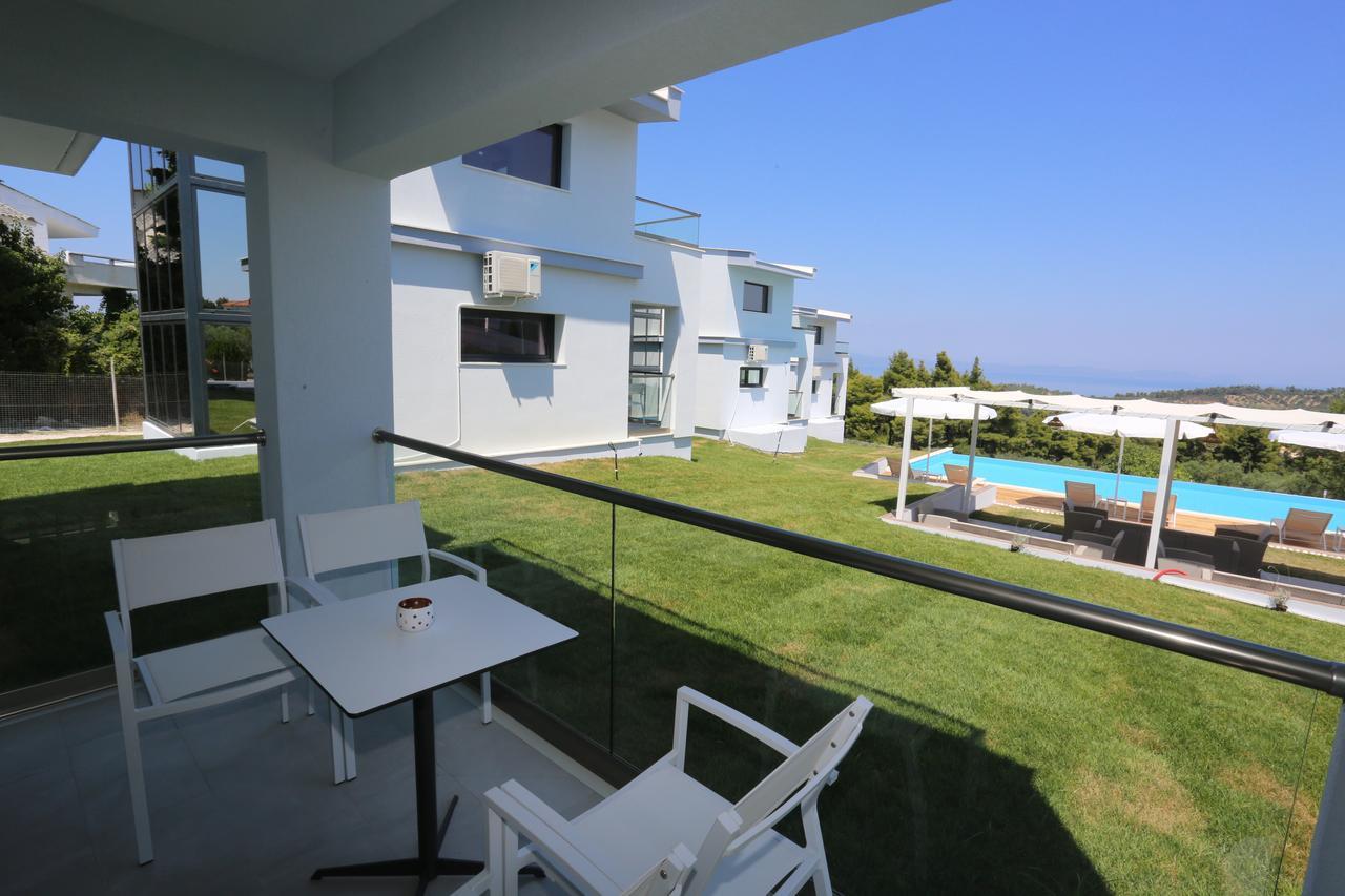 Blue Avenue Aparthotel Paliouri Bagian luar foto