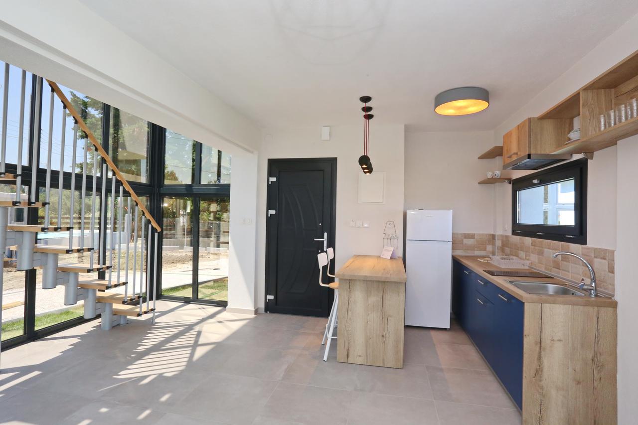 Blue Avenue Aparthotel Paliouri Bagian luar foto