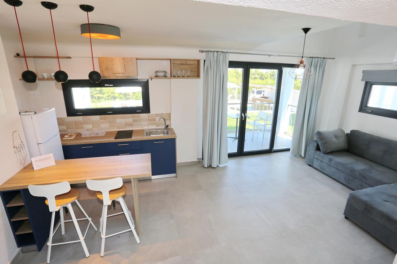 Blue Avenue Aparthotel Paliouri Bagian luar foto