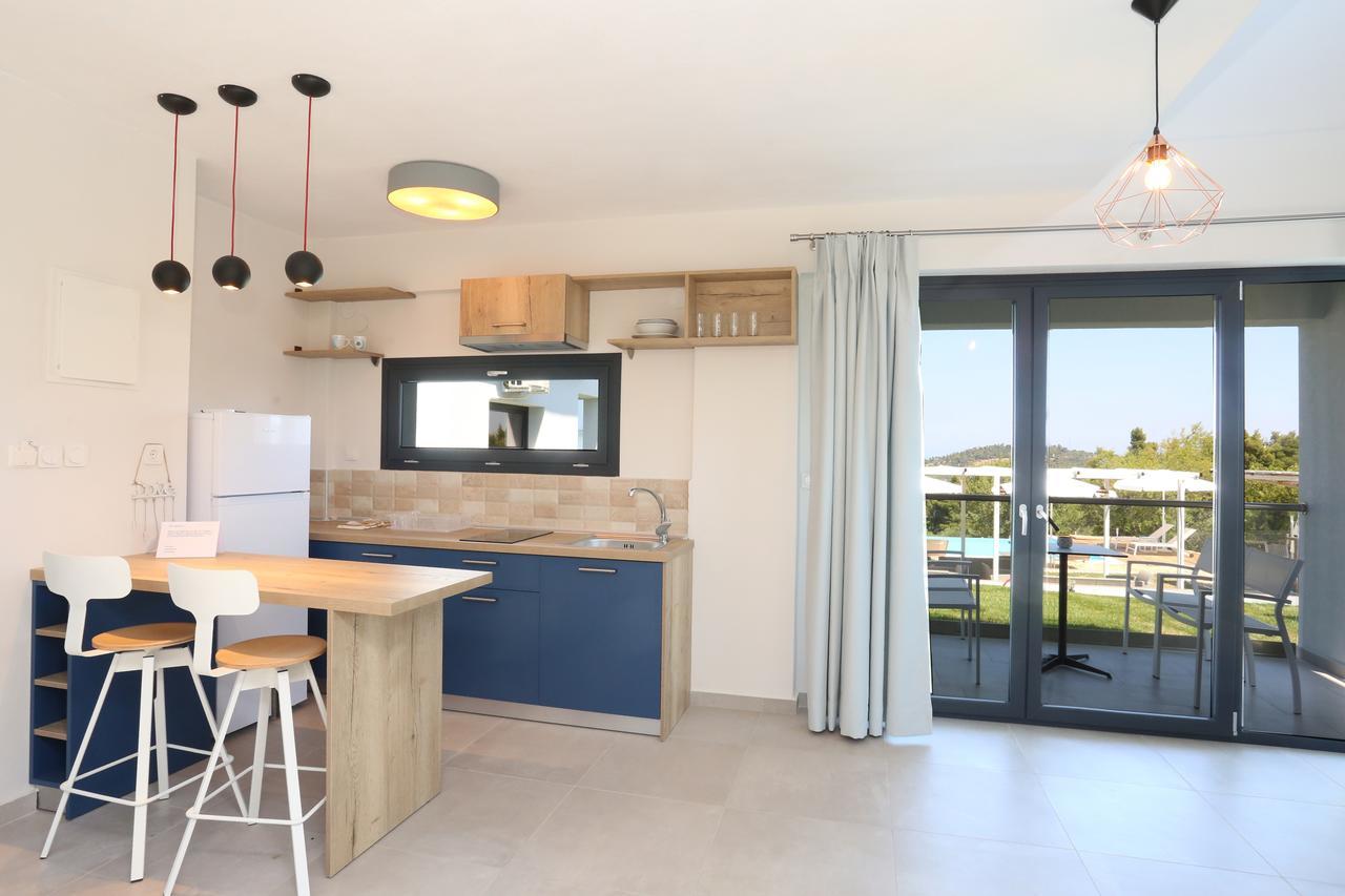 Blue Avenue Aparthotel Paliouri Bagian luar foto
