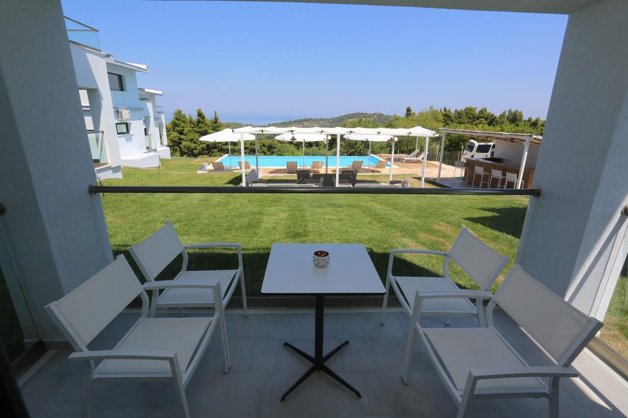 Blue Avenue Aparthotel Paliouri Bagian luar foto